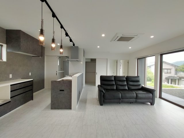 松瀬町平屋戸建の居間・リビング