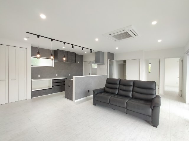 松瀬町平屋戸建の居間・リビング
