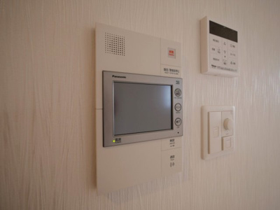 【セキュリティ】 | プレジオ弁天町 | モニター付きインターホンです