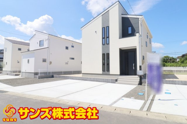 郡山市大槻町字上柵　　　２号棟　　　大槻小学校、大槻中学区　の外観|北東側から見た駐車場を含む外観