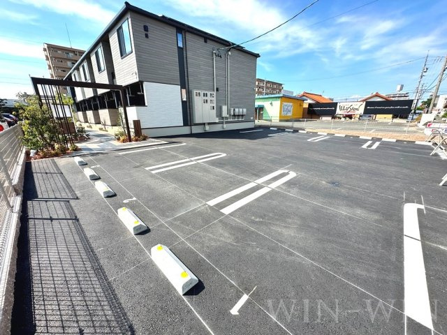 フリーデンハイム潮崎の駐車場