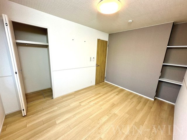 フリーデンハイム潮崎の洋室