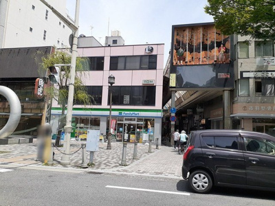 【周辺】 | フロールマリポッサ | ファミリーマート市役所前店まで100m