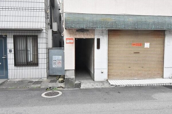米澤ハイツのエントランス