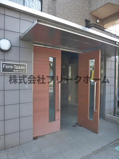 三鷹市牟礼１丁目の賃貸マンションのエントランス
