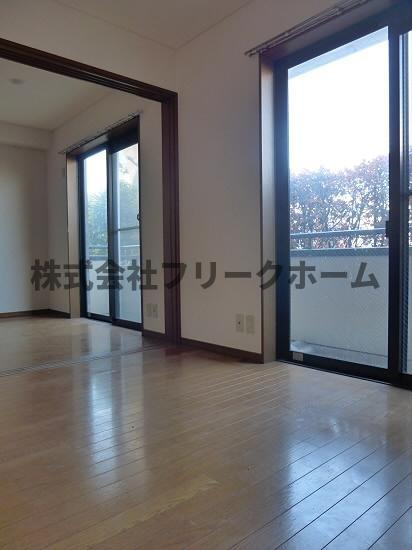 三鷹市牟礼１丁目の賃貸マンションの居間・リビング