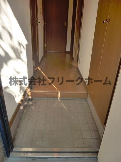 三鷹市牟礼１丁目の賃貸マンションの玄関