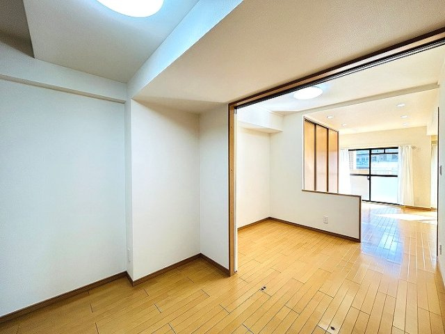 ユニーブル豊田本町の洋室|リビング横にある5帖の洋室は客間としても利用可能です！