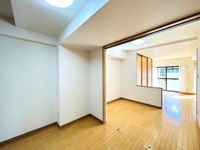 【洋室】 | ユニーブル豊田本町 | リビング横にある5帖の洋室は客間としても利用可能です！