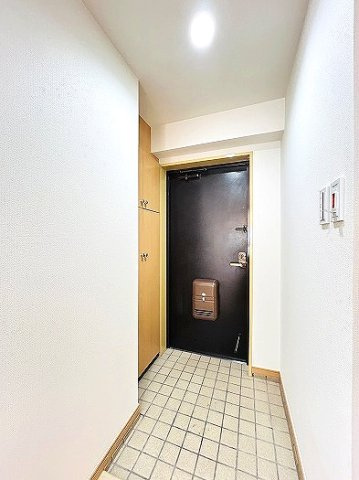 ユニーブル豊田本町の玄関|玄関を入ると清潔感のある明るい空間が広がります。