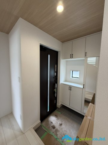 平塚市小鍋島2期　新築戸建　全6棟4号棟の玄関
