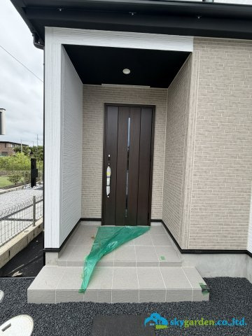 平塚市小鍋島2期　新築戸建　全6棟4号棟の玄関