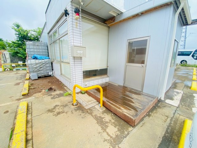 八街市四木　売店舗・事務所のエントランス
