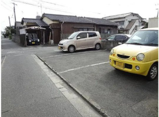 コーポイーグルの駐車場