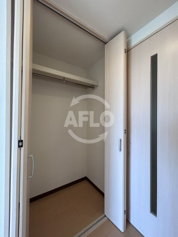 ヴェリテ新大阪の収納|ヴェリテ新大阪　クローゼット