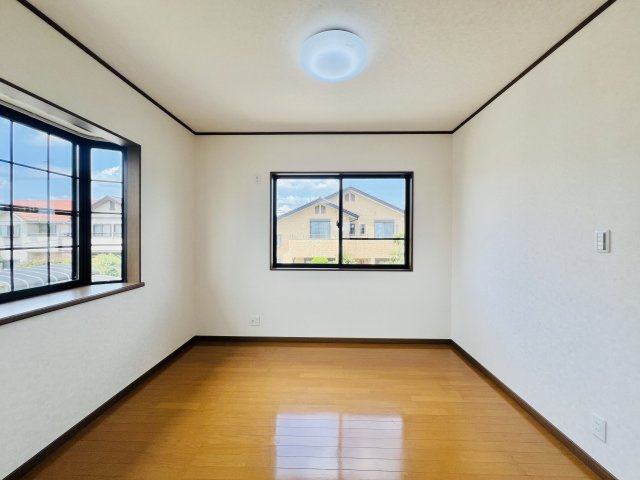 太田市牛沢町の洋室|6帖洋室はお子様の一人部屋デビューにも最適♪