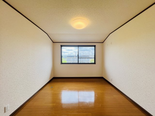 太田市牛沢町のその他|2階中央に位置する7帖サンルーム◎
