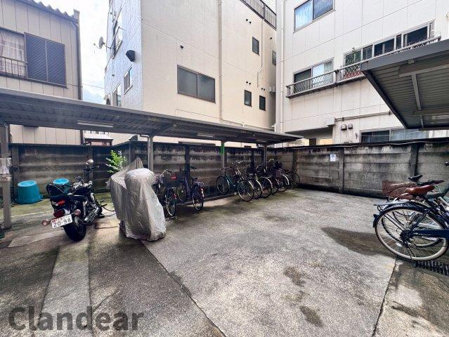 トーア東尾久マンションの駐輪場|ドキドキの新生活も、安心してスタート。ぴったりの住まいを見つけませんか？クランディアが一緒に住まい選びをサポートします‼　まずは、お気軽にお問合せください　＃クランディア