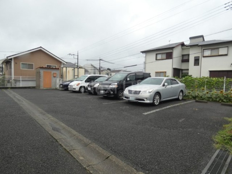 サンアムールの駐車場