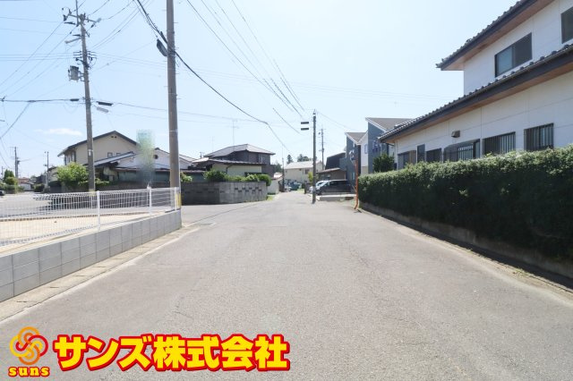 郡山市大槻町字上柵　　　４号棟　　　大槻小学校、大槻中学区　の前面道路含む現地写真|南西側道路
