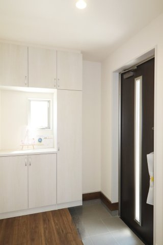 郡山市大槻町字上柵　　　４号棟　　　大槻小学校、大槻中学区　の玄関|※同社施工例