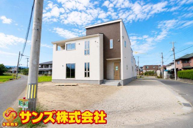 郡山市大槻町字上柵　　　４号棟　　　大槻小学校、大槻中学区　の外観|南東側から見た駐車場を含む外観♪