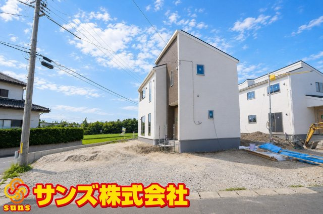 郡山市大槻町字上柵　　　４号棟　　　大槻小学校、大槻中学区　の外観|東側から見た駐車場を含む外観♪