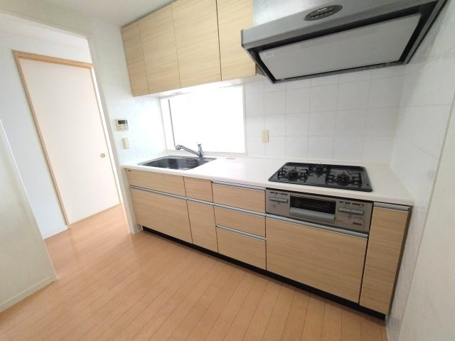ベルドゥムール北鴻巣。『北鴻巣駅』西口1分の12階のお部屋のキッチン