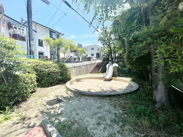 【周辺】 | セントラル朝日が丘 | 現在ご返済中のカーローン・カードローン・教育ローンなどを住宅ローンに一本化したり、家具家電購入費用・引越し費用を住宅ローンと組み合わせるなど、お客さまにメリットの多い住宅ローンのご提案が可能です。