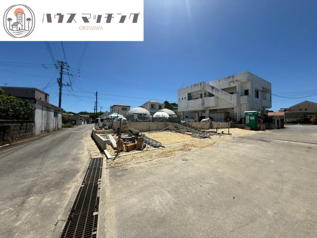 クレイドルガーデンうるま市勝連南風原　第６・２号棟の前面道路含む現地写真|前面道路含む現地写真、７月下旬完成予定です！