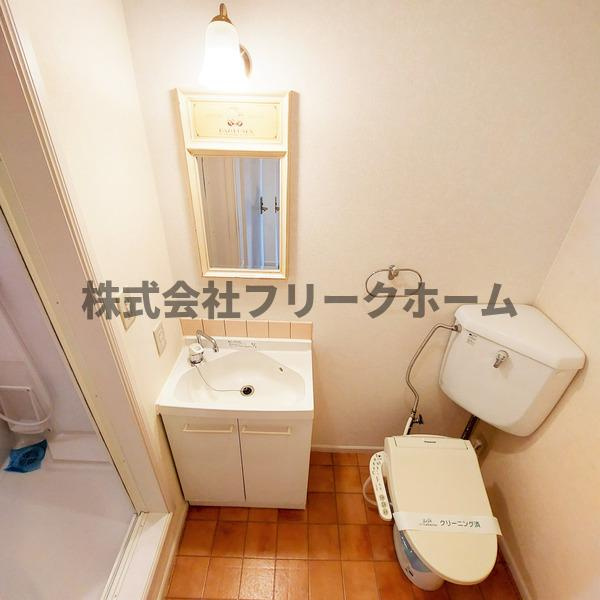 小金井市緑町５丁目のアパートの洗面所