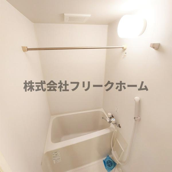 小金井市緑町５丁目のアパートの浴室