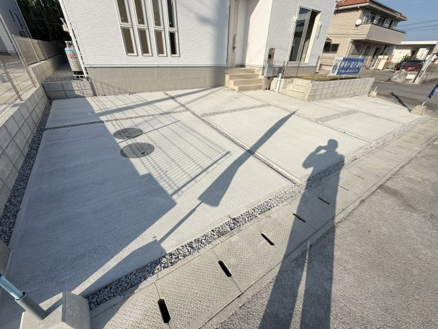 うるま市石川白浜2期（全3棟）ラスト2号棟の駐車場|※同施工写真です