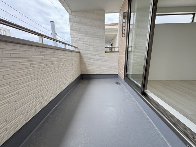 うるま市石川白浜2期（全3棟）ラスト2号棟のバルコニー|※同施工写真です