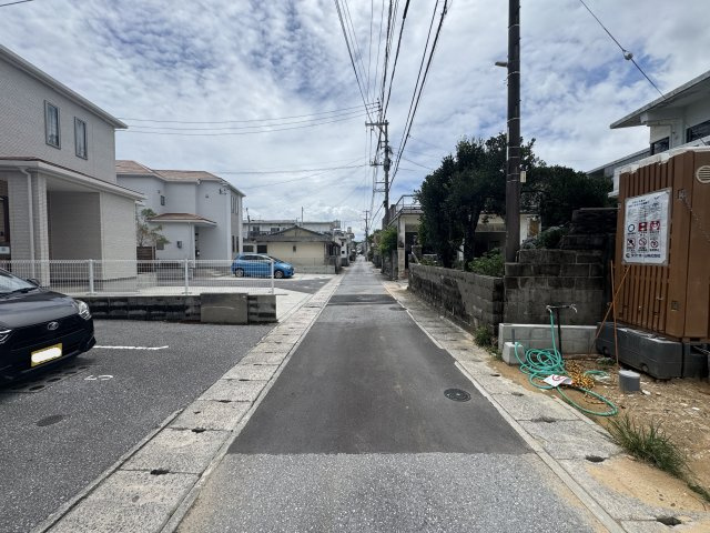 うるま市石川白浜2期（全3棟）ラスト2号棟の前面道路含む現地写真|※南東側公道4.1m♪
