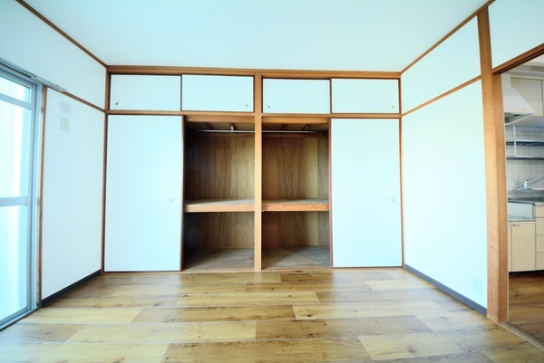 春日市一の谷５丁目の賃貸マンションの収納