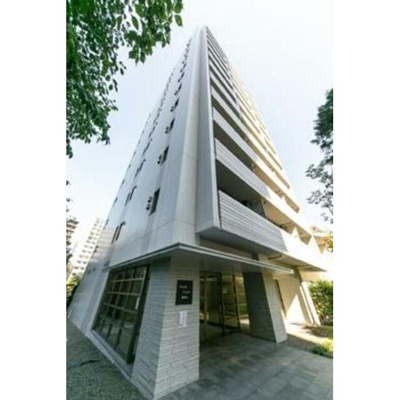 【外観】 | ヴェルデコート西新宿 | 鉄筋コンクリート造のがっちりとした建物。