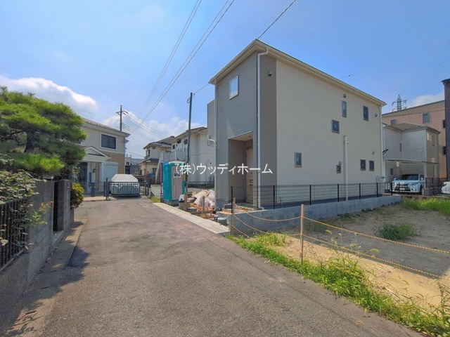 越谷市宮本町2期　新築一戸建ての前面道路含む現地写真