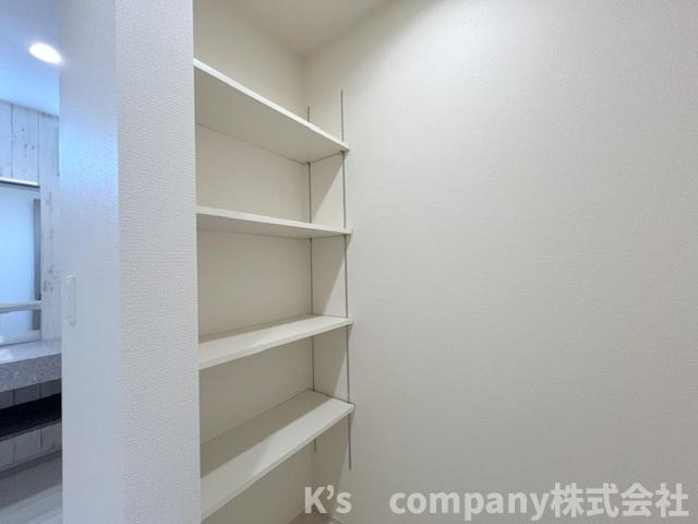 ◎茅ヶ崎市東海岸南6丁目　新築戸建　2号棟の収納|洗面スペースの近くにあると嬉しい収納☆仕切り棚付きで整理がしやすいスペースです◇