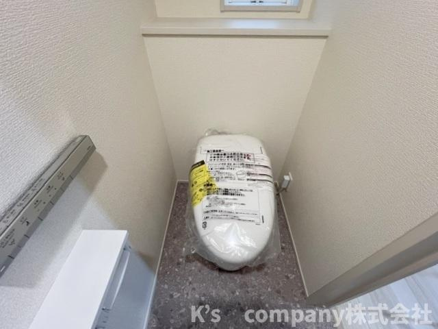 ◎茅ヶ崎市東海岸南6丁目　新築戸建　2号棟のトイレ|白を基調とした清潔感のあるトイレ◇