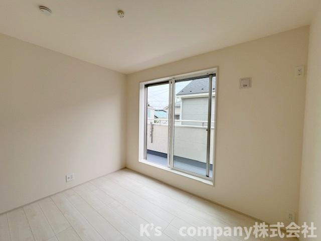 ◎茅ヶ崎市東海岸南6丁目　新築戸建　2号棟の子供部屋|洋室5帖◇バルコニーに出入りできるお部屋☆お子様のお部屋におすすめです◇