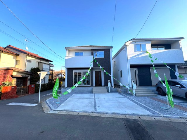 《仲介手数料半額》桶川市神明　1期　テラシエ　2号棟の前面道路含む現地写真|JR高崎線「桶川」駅徒歩9分の新築住宅。通勤・通学にも便利な立地で、周辺環境も整った住みやすい住環境です。気になる方はぜひお早めにお問い合わせください。
