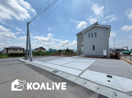 【外観】 | 前橋市富士見町時沢　新築住宅 | 完成済み！いつでも新生活を始めることができます。
開放感あるLDK！
陽当り、風通しも良い暖かな住まいです。
KOALIVE （コアライブ）【0120-919-727】