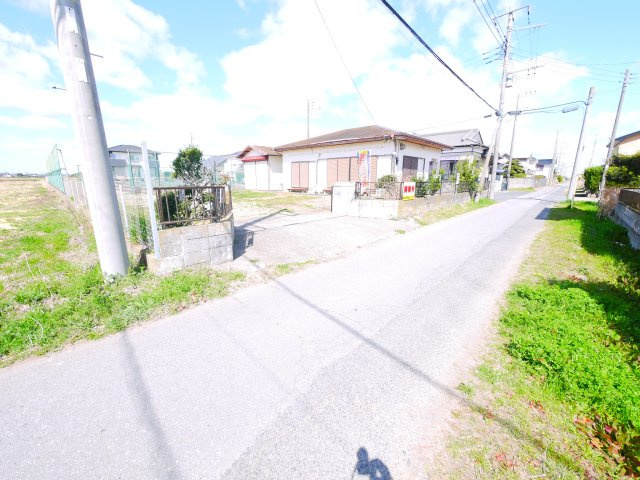 大網白里市南今泉　中古戸建の前面道路含む現地写真|敷地約473坪 平成29年4月築3LDK+別棟平屋+車庫+テニスコート付 白里海水浴場徒歩約18分