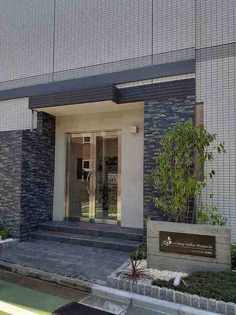 シャン・ヴァロン明神町のエントランス