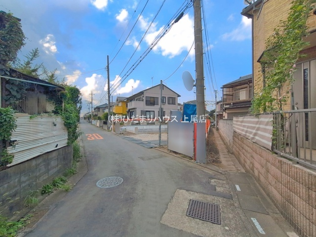 鴻巣市箕田　新築戸建　ブルーミング01の前面道路含む現地写真|26/8/21撮影