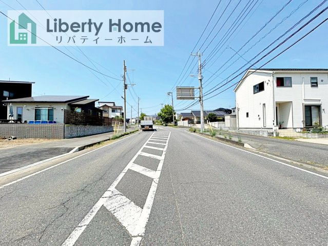 龍ケ崎市白羽第11　新築戸建　1号棟の前面道路含む現地写真