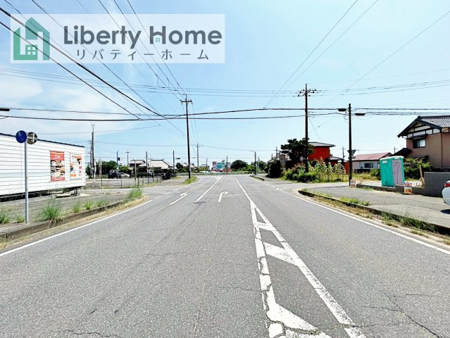 龍ケ崎市白羽第11　新築戸建　1号棟の前面道路含む現地写真