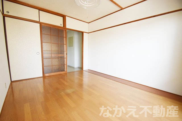 【居間・リビング】 | こちらの居間で趣味の時間をお楽しみください