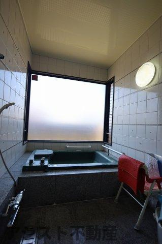 中間市中央売戸建ての浴室|ゆったり過ごせるお風呂です